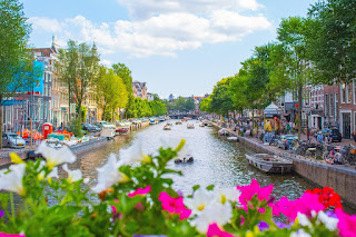 Image d'illustration pour: Amsterdam verduurzaamt: minder CO₂-uitstoot en lager energieverbruik