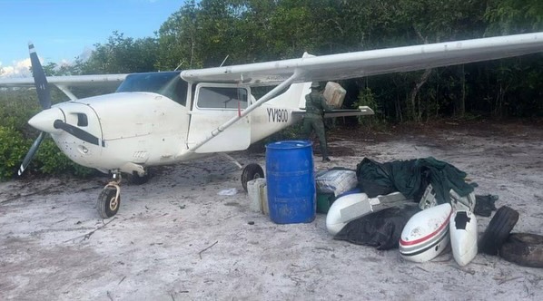 Image d'illustration pour: Incautan segunda aeronave de narcotráfico en Amazonas venezolano en menos de 48 horas