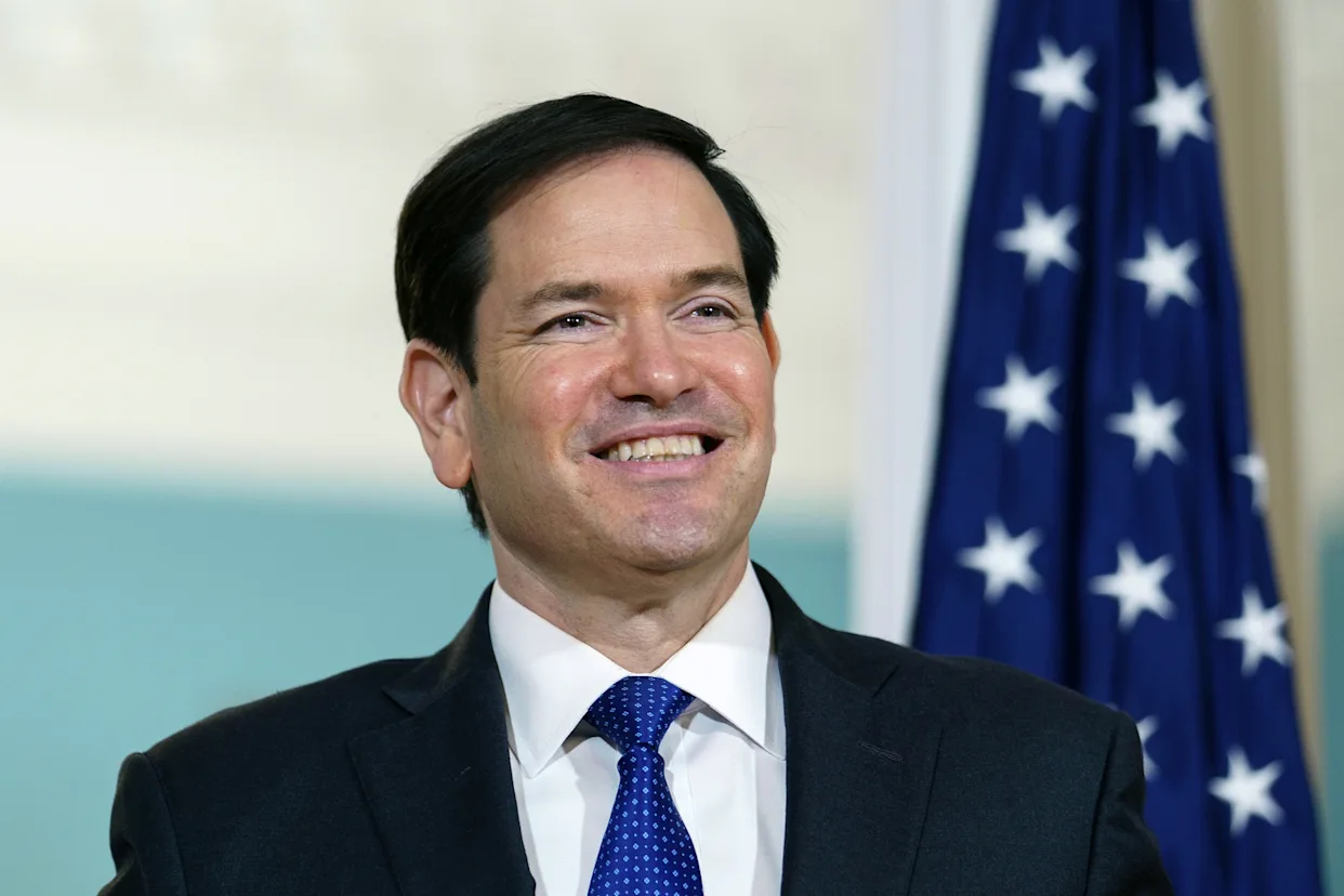 Image d'illustration pour: Marco Rubio llega a Ecuador con una agenda migratoria