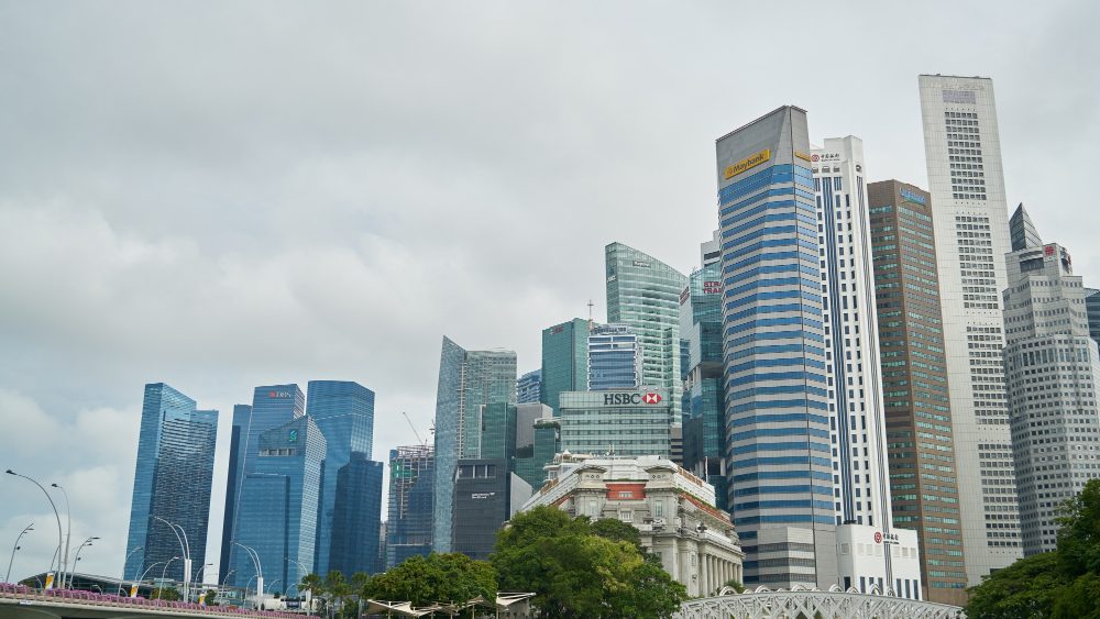 Image d'illustration pour: More Singapore businesses to freeze wages in the next 12 months amid economic uncertainty - Singapore News