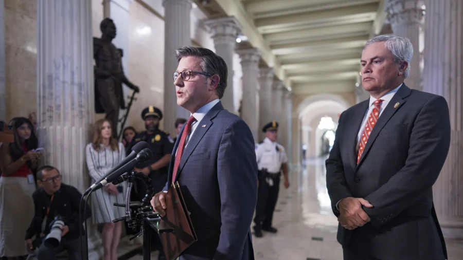Image d'illustration pour: House Oversight Committee Releases More Than 33,000 Pages of Epstein-Case Files