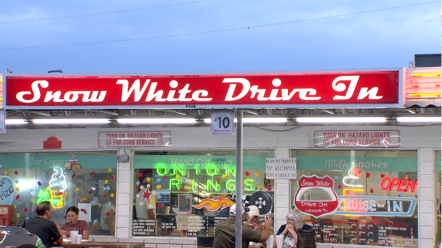 Image d'illustration pour: Lebanon repeals neon sign ban after community pushback from a beloved local diner