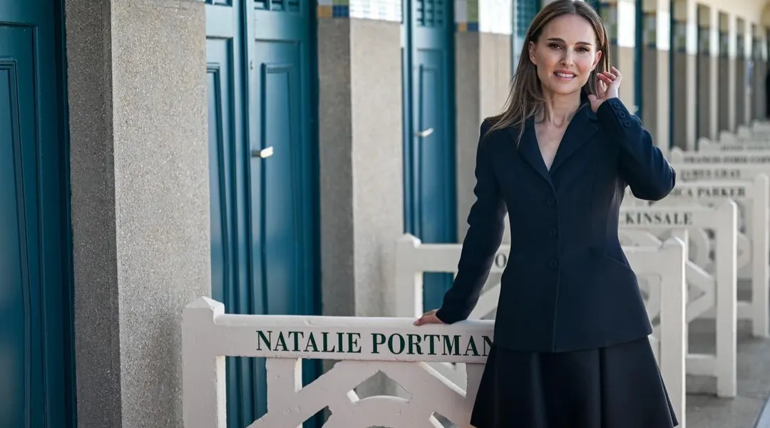 Image d'illustration pour: Laissez-vous séduire par Deauville et Trouville : l'escapade normande des stars du cinéma