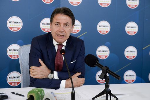 Image d'illustration pour: Conte in Calabria venerdì e sabato per inaugurare campagna Tridico