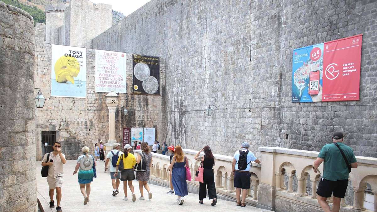 Image d'illustration pour: "Wo sind diese Touristen?": Kroatien-Portal schildert beunruhigende Urlauberentwicklung