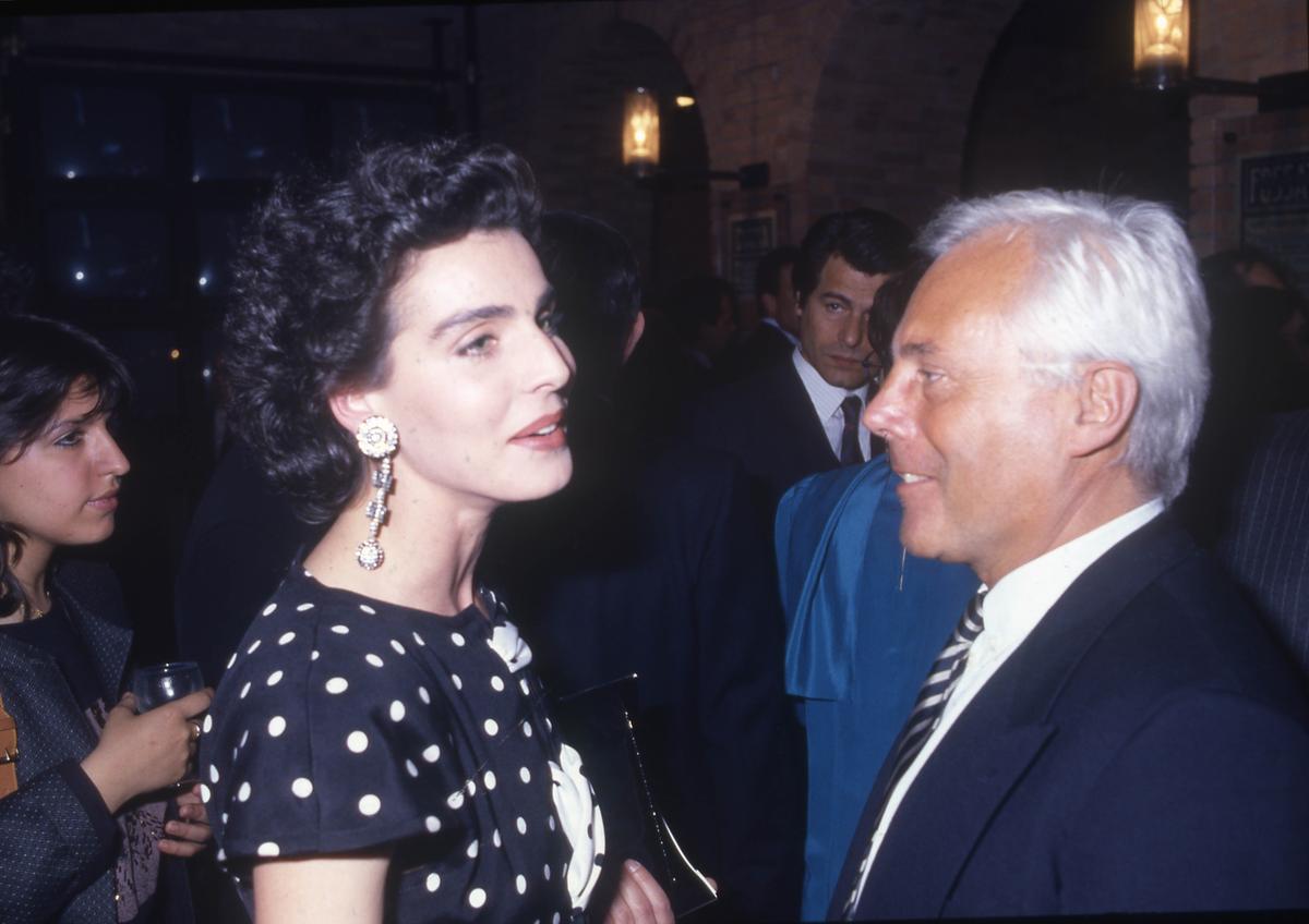 Image d'illustration pour: Antonia Dell'Atte, la prima musa di Armani: il legame nato grazie a un taglio di capelli e l'invenzione del tailleur