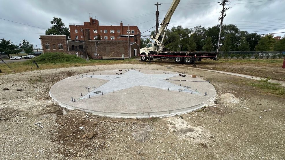 Image d'illustration pour: Installation begins on Montgomery County Law Enforcement Memorial