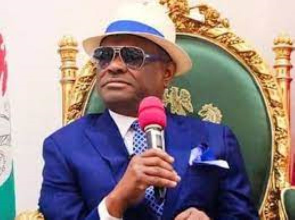 Image d'illustration pour: Wike cautions FCT farmers against reselling fertilizer - THE AUTHORITY NEWS