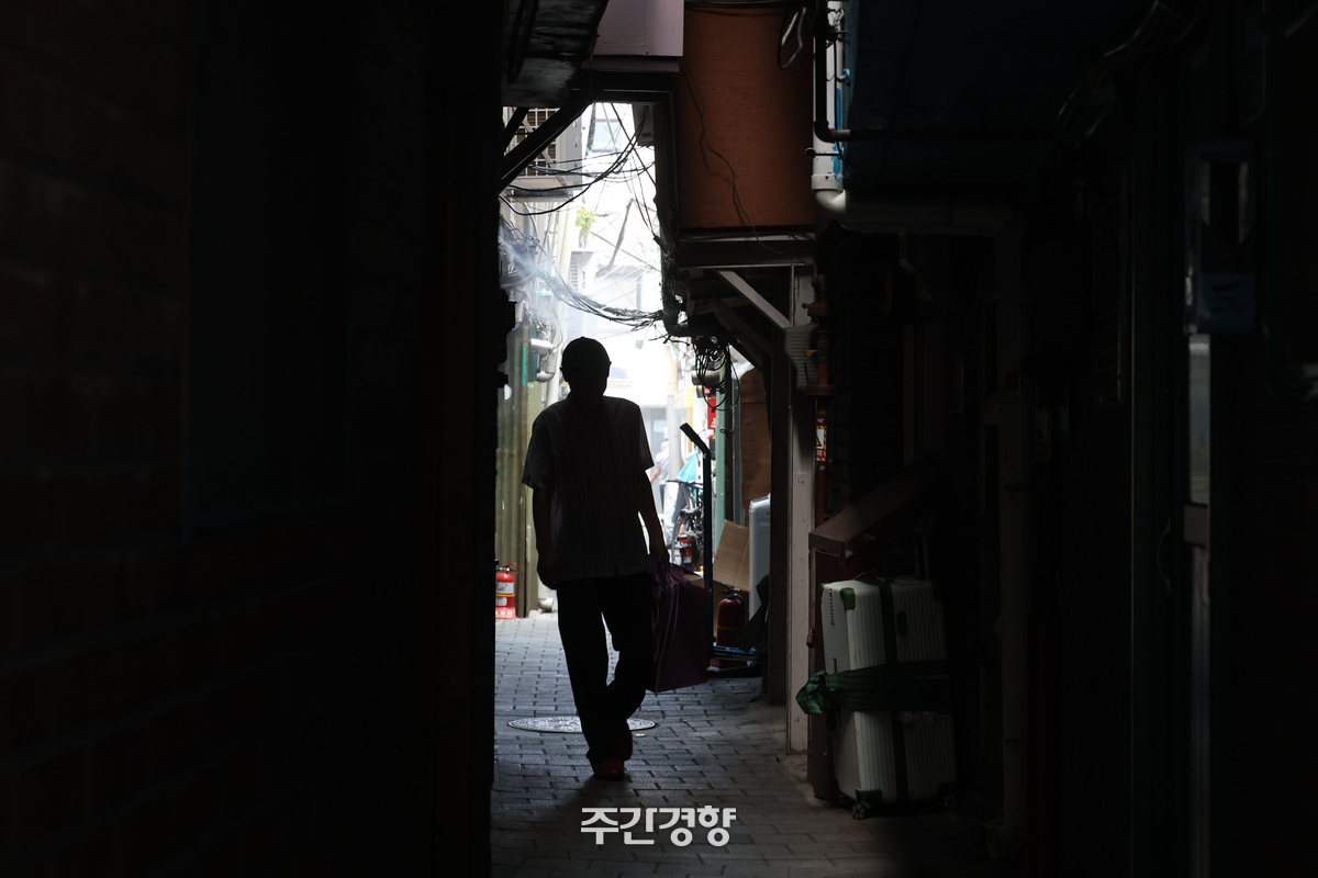 Image d'illustration pour: 고독사 44%가 기초수급자···"개인의 책임 아닌 사회의 책임"