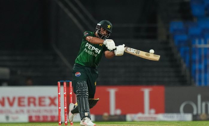 Image d'illustration pour: Pak vs UAE: Fakhar Zaman shines with unbeaten 77 runs - Pakistan Observer