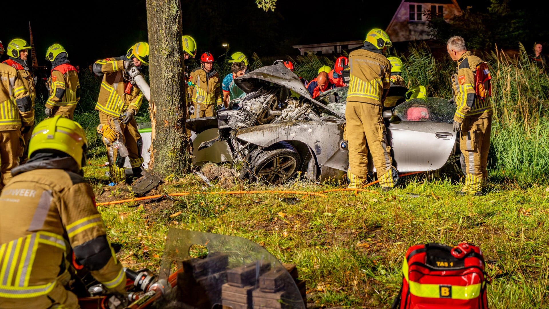 Image d'illustration pour: Omstanders redden inzittenden: twee zwaargewonden bij ongeval in Sleeuwijk