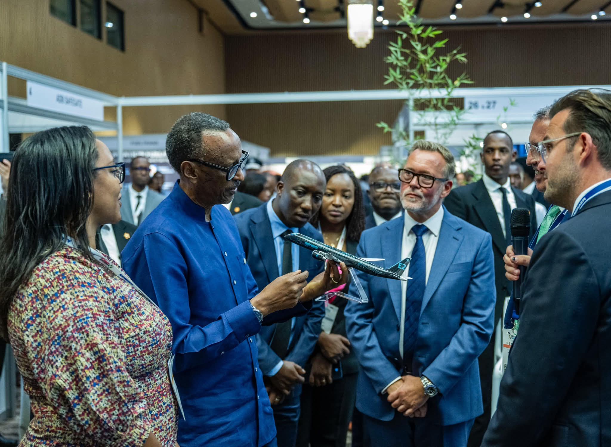 Image d'illustration pour: Travel Shouldn't Only be for the Rich - Kagame