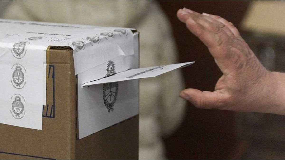 Image d'illustration pour: Arrancó la veda electoral en la provincia: ¿Rige también en las redes sociales?