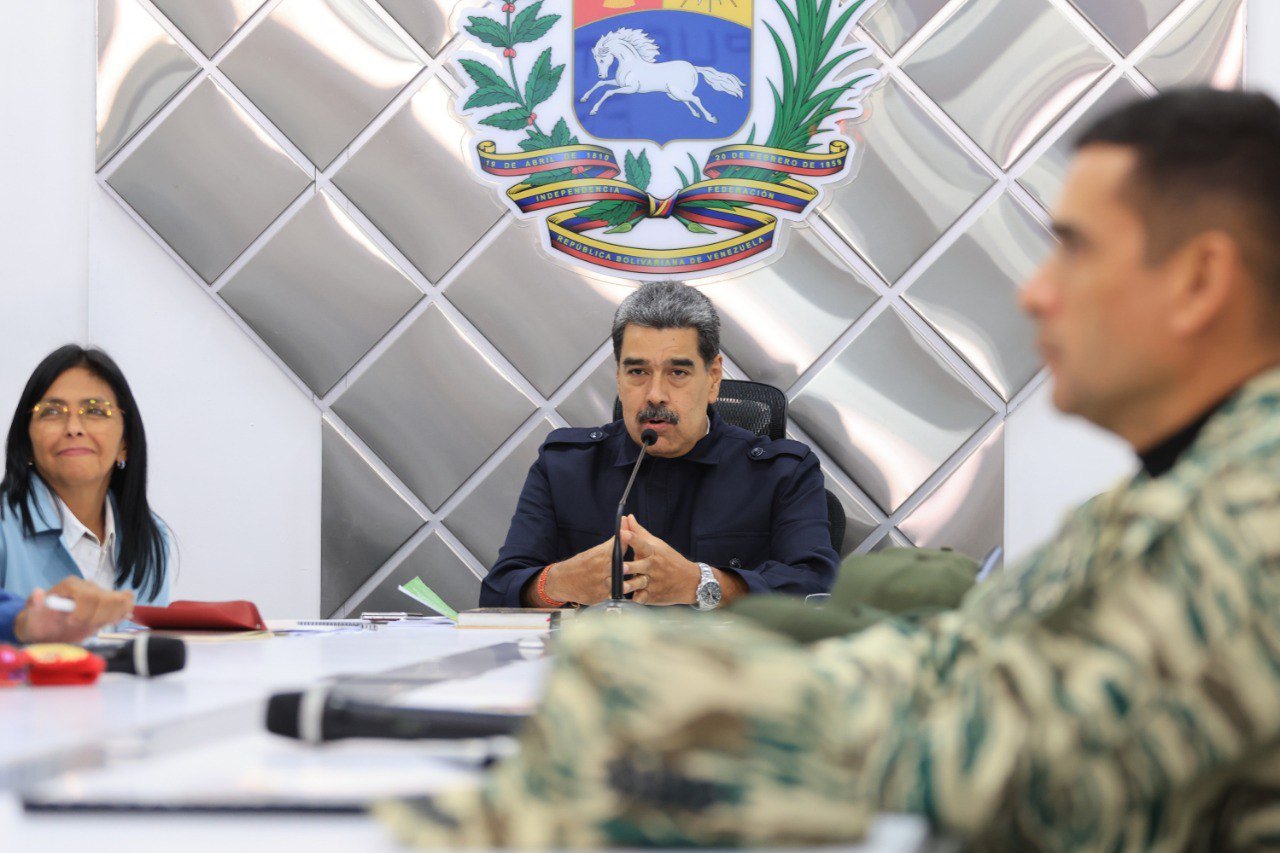 Image d'illustration pour: Maduro intensifica escalada militar y EE. UU. responde con más aviones