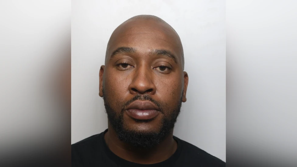 Image d'illustration pour: Zimbabwean man jailed for defrauding Lloyds and Barclays bank of £490 000 - Nehanda Radio