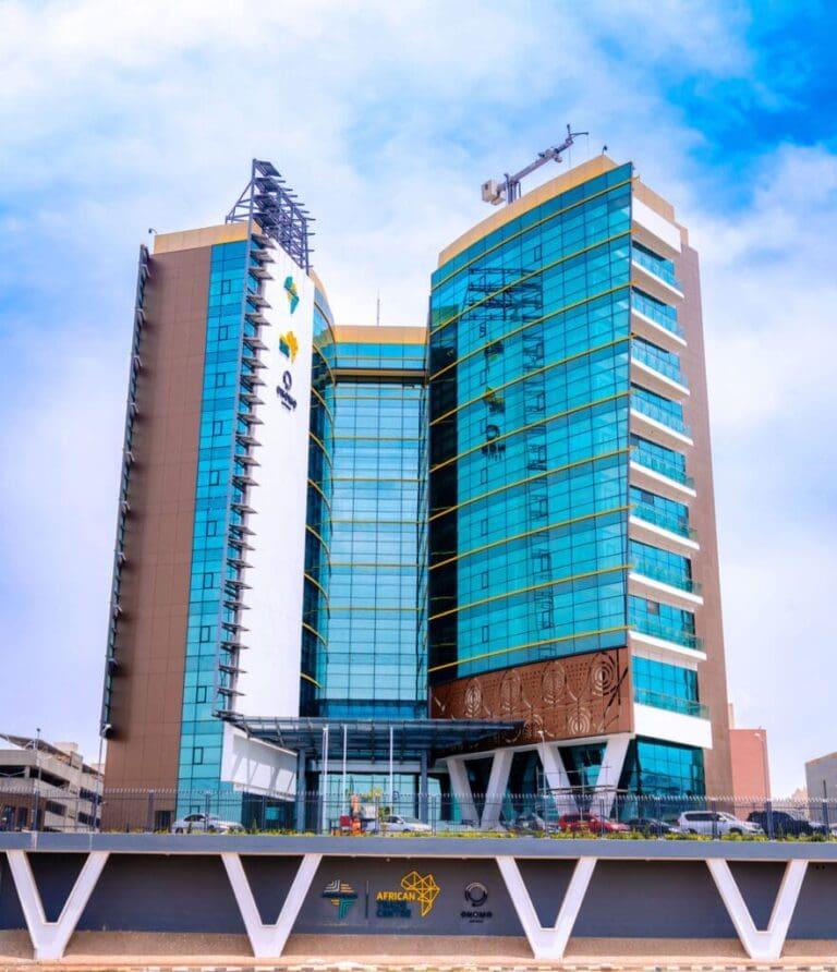 Image d'illustration pour: Afreximbank's Gross Income Climbs to 1.6 Billion USD in First Half of 2025