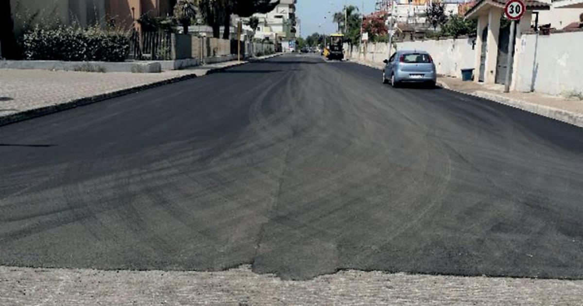 Image d'illustration pour: "Il Comune acquisti mezzi propri per rifare le strade"