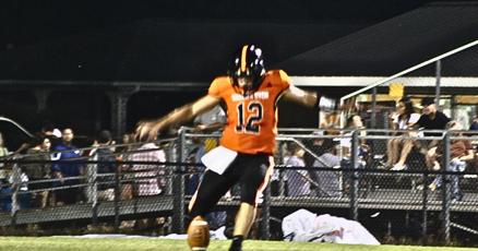 Image d'illustration pour: SPECIAL NIGHT: Three onside kick recoveries help Alexandria down White Plains