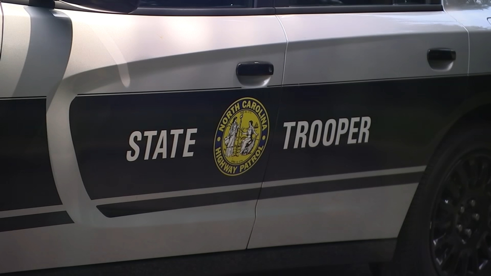 Image d'illustration pour: Man killed, another injured in head-on collision in Knightdale neighborhood, NCSHP says