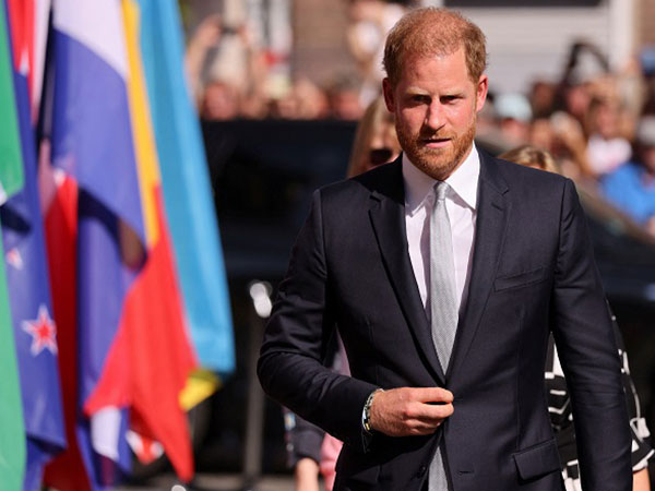 Image d'illustration pour: Prince Harry recalls moment he cried at mom Princess Diana's funeral
