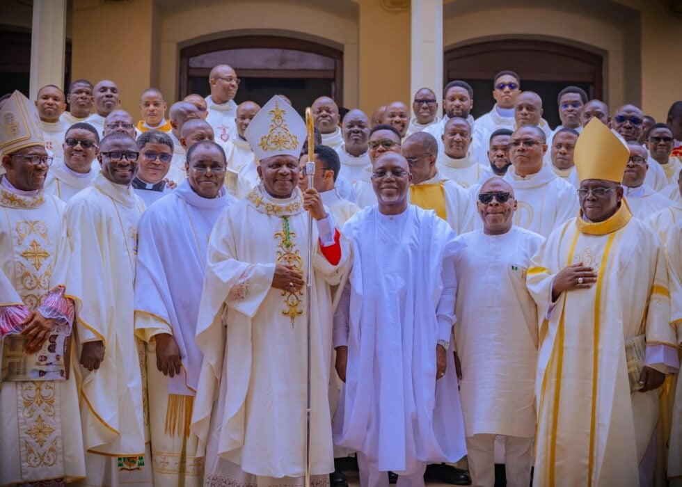 Image d'illustration pour: Governor Aiyedatiwa Pledges Justice For Owo Massacre Victims