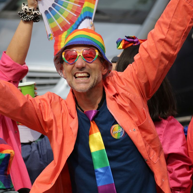 Image d'illustration pour: 50.000 mensen vieren dat je mag zijn wie je bent tijdens botenparade door grachten: 'Dit is goud!'