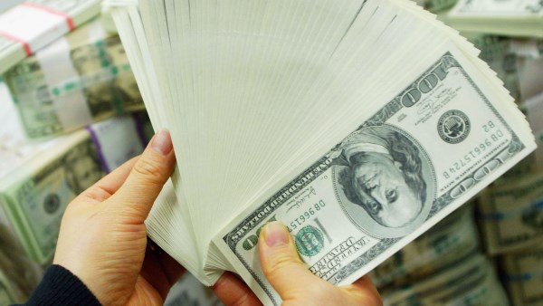 Image d'illustration pour: أعلى سعر دولار في البنوك اليوم 7-9-2025