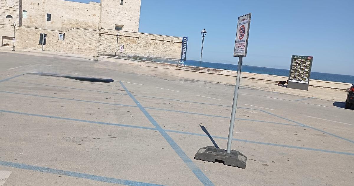 Image d'illustration pour: Parcheggi in piazza Re Manfredi: partenza tra polemiche e promesse disattese