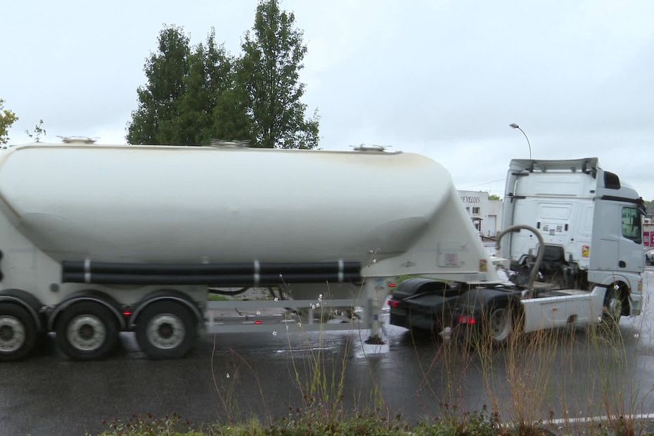 Image d'illustration pour: "On ne veut plus respirer les impuretés que dégagent ces camions" : 2.600 signatures pour réclamer des solutions face au trafic