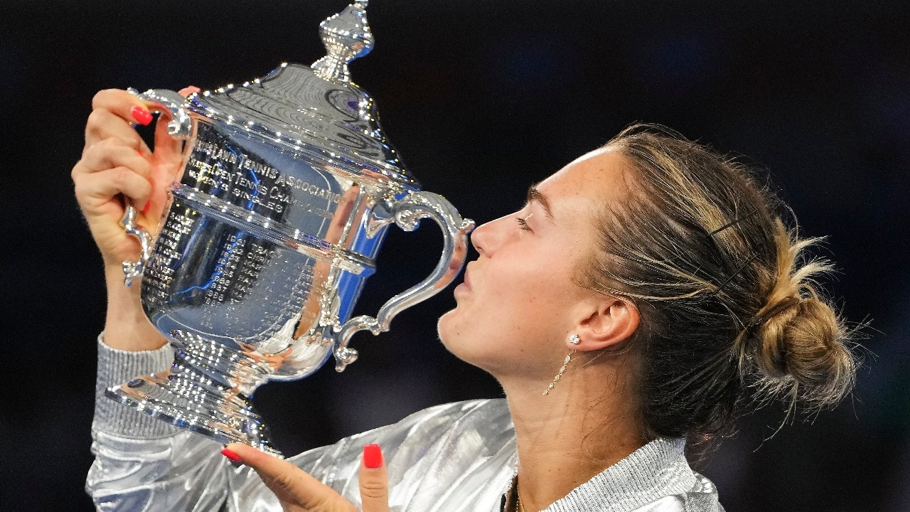 Image d'illustration pour: Watch: Aryna Sabalenka's champagne war with team after US Open victory