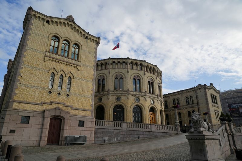 Image d'illustration pour: Norwegians begin voting in tightly fought parliamentary election