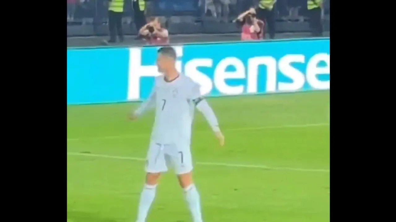 Image d'illustration pour: Quem não? Até os adversários se renderam ao 'show' de Cristiano Ronaldo