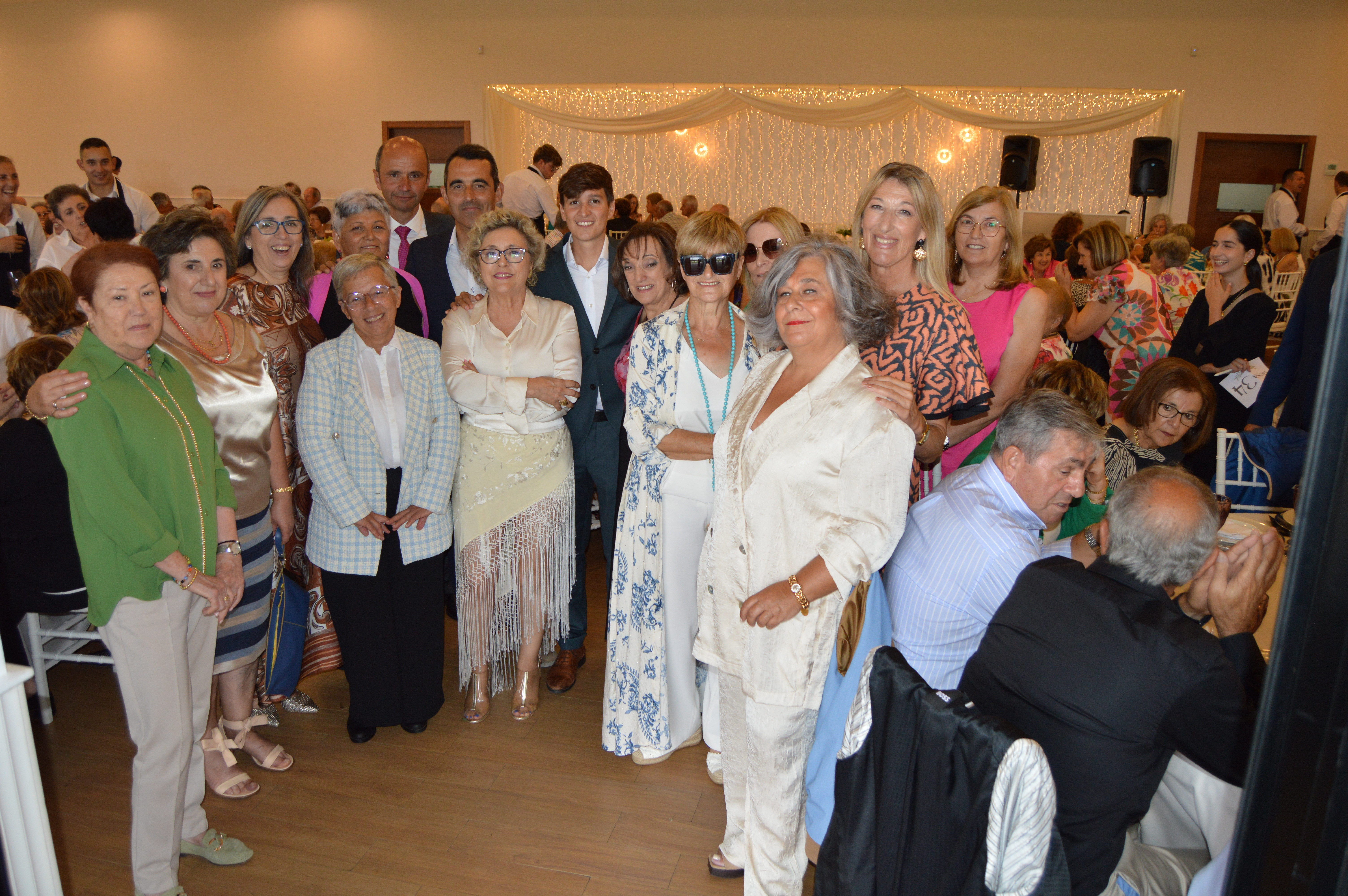 Image d'illustration pour: Amas de Casa de Ribeira celebró su comida anual con más de 330 comensales en el salón de eventos Torre de Xunqueiras