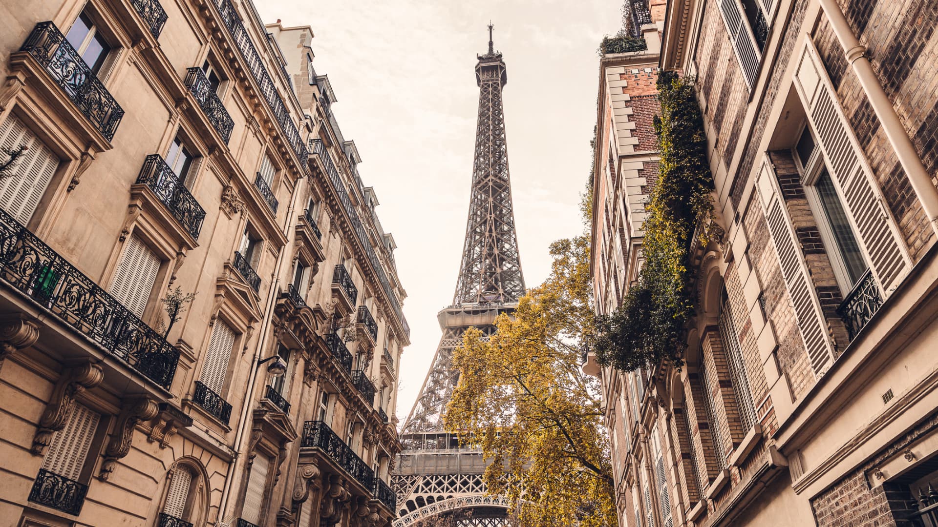 Image d'illustration pour: European markets set to open higher as focus turns on French confidence vote