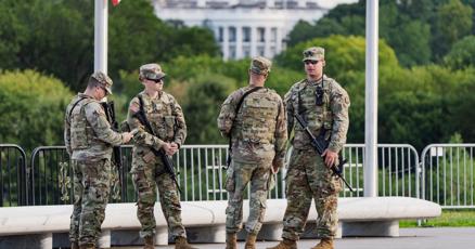 Image d'illustration pour: Republicans are eager for President Trump to expand his use of the military on US soil