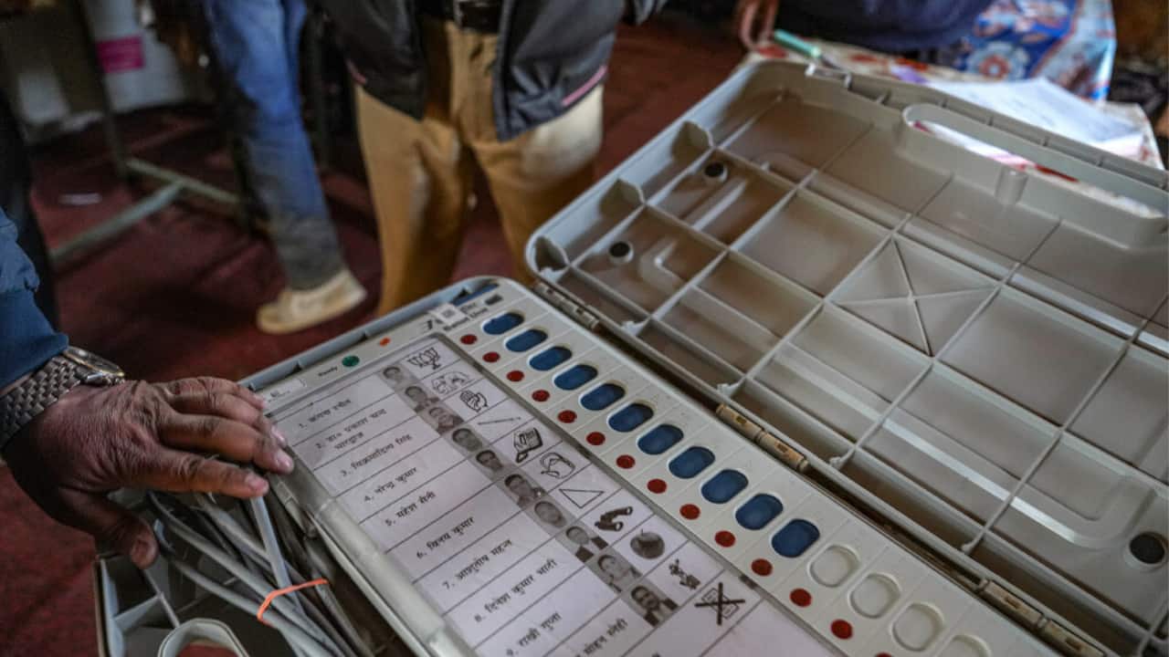 Image d'illustration pour: Why EVMs can't be used in Vice Presidential election