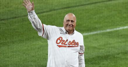 Image d'illustration pour: Ripken's streak remains a marvel, three decades after he broke Gehrig's record