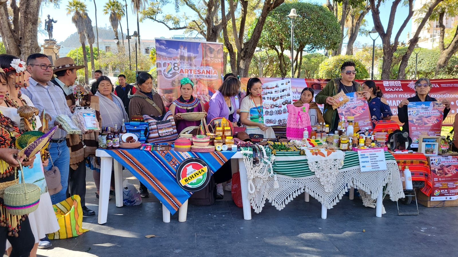 Image d'illustration pour: Sucre se viste de arte: Feria del Bicentenario reúne a 200 artesanos y alista primera rueda de negocios del sector