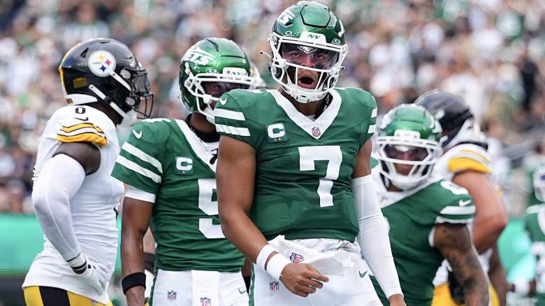 Image d'illustration pour: Jets HC Aaron Glenn Sends Strong Message to Justin Fields' Critics