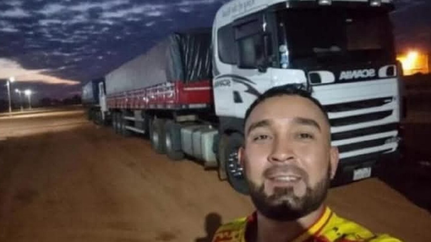 Image d'illustration pour: Rescate millonario: Se necesita cerca de G. 300 millones para sacar al camionero del río, dice su familia