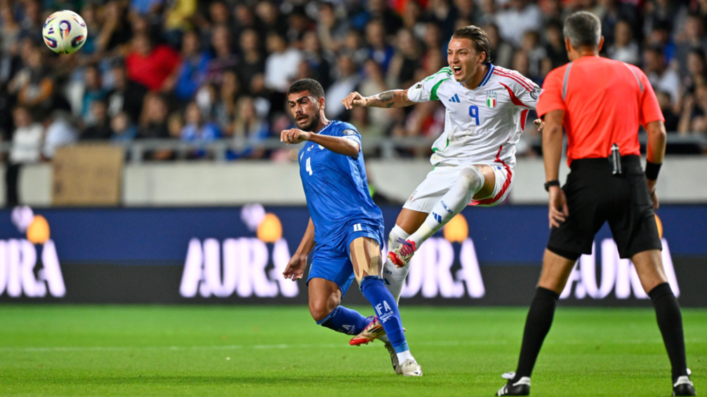Image d'illustration pour: Italy keep World Cup hopes ticking over with crazy 5-4 win over Israel