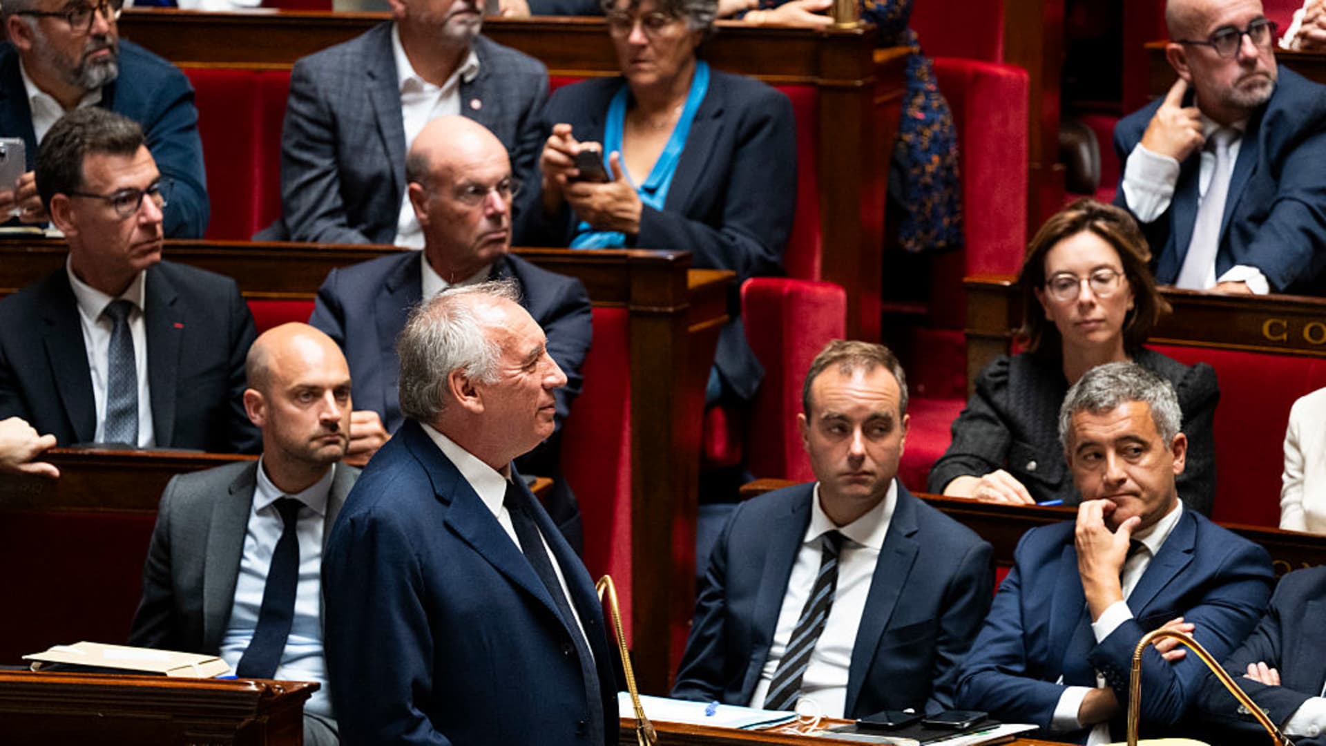 Image d'illustration pour: European markets' mood darkens as France sees more political uncertainty