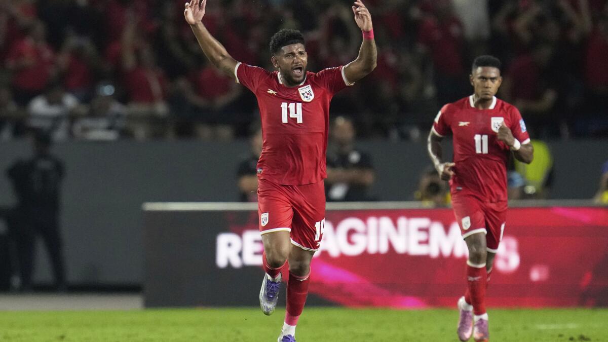 Image d'illustration pour: Panamá cede empate a Guatemala y se rezaga en la tabla; Surinam gana a El Salvador y es líder