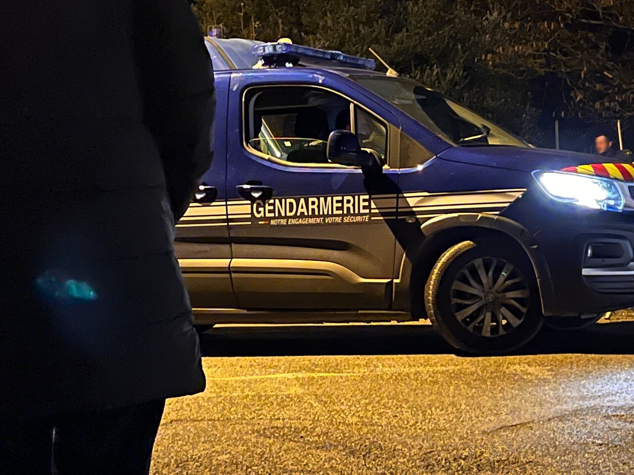 Image d'illustration pour: Un jeune homme entre la vie et la mort après un accident sur l'autoroute A9 : un chauffard interpellé