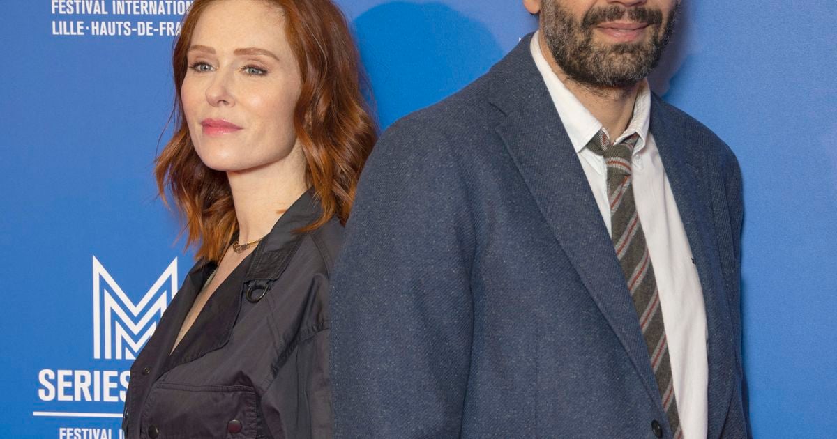 Image d'illustration pour: Audrey Fleurot et Mehdi Nebbou dans les bras l'un de l'autre : les dernières images du tournage d'HPI ne peuvent laisser personne de marbre