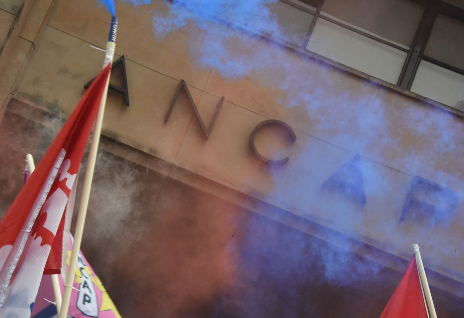 Image d'illustration pour: Fancap critica al gobierno por "no reaccionar ni acusar el golpe" de gestiones pasadas