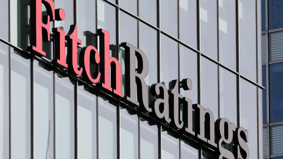 Image d'illustration pour: Finances publiques, taux d'emprunt, crise politique... Fitch peut-elle dégrader la note souveraine de la France ?