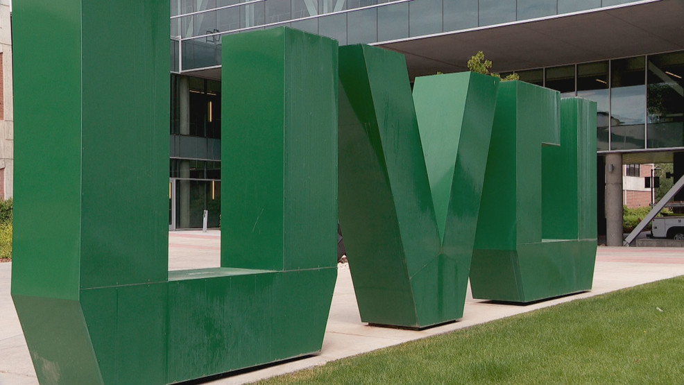 Image d'illustration pour: Utah Valley University reviewing emergency alert system after deadly Charlie Kirk shooting