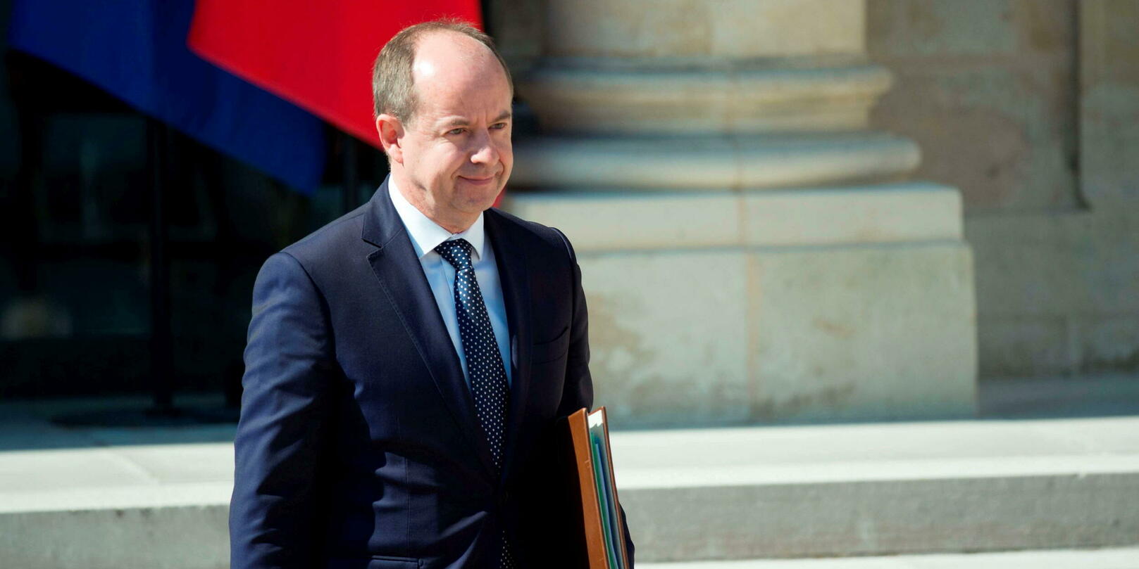 Image d'illustration pour: Jean-Jacques Urvoas : " Emmanuel Macron n'a plus d'autre projet que celui de survivre "