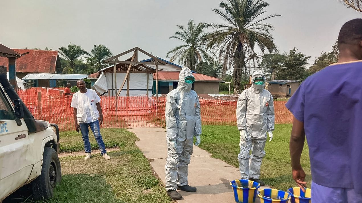 Image d'illustration pour: Ebola vaccine reaches the epicenter of Congo's outbreak as officials race to contain the disease